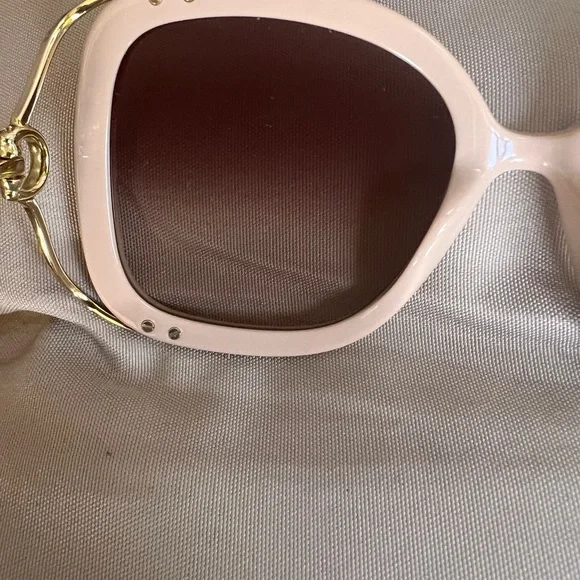 GUCCI NEW SUNGLASSES WITH CASE❤️‍🔥 - Picture 11 of 16
